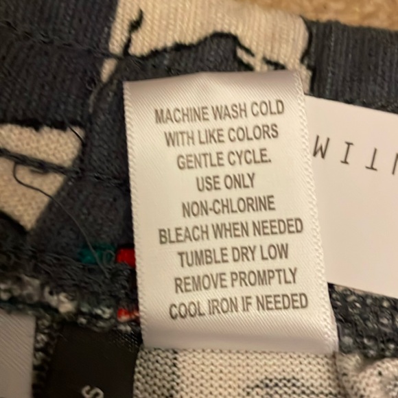 Dachshund holiday lightweight pajama bottoms. Size XL - Picture 7 of 8